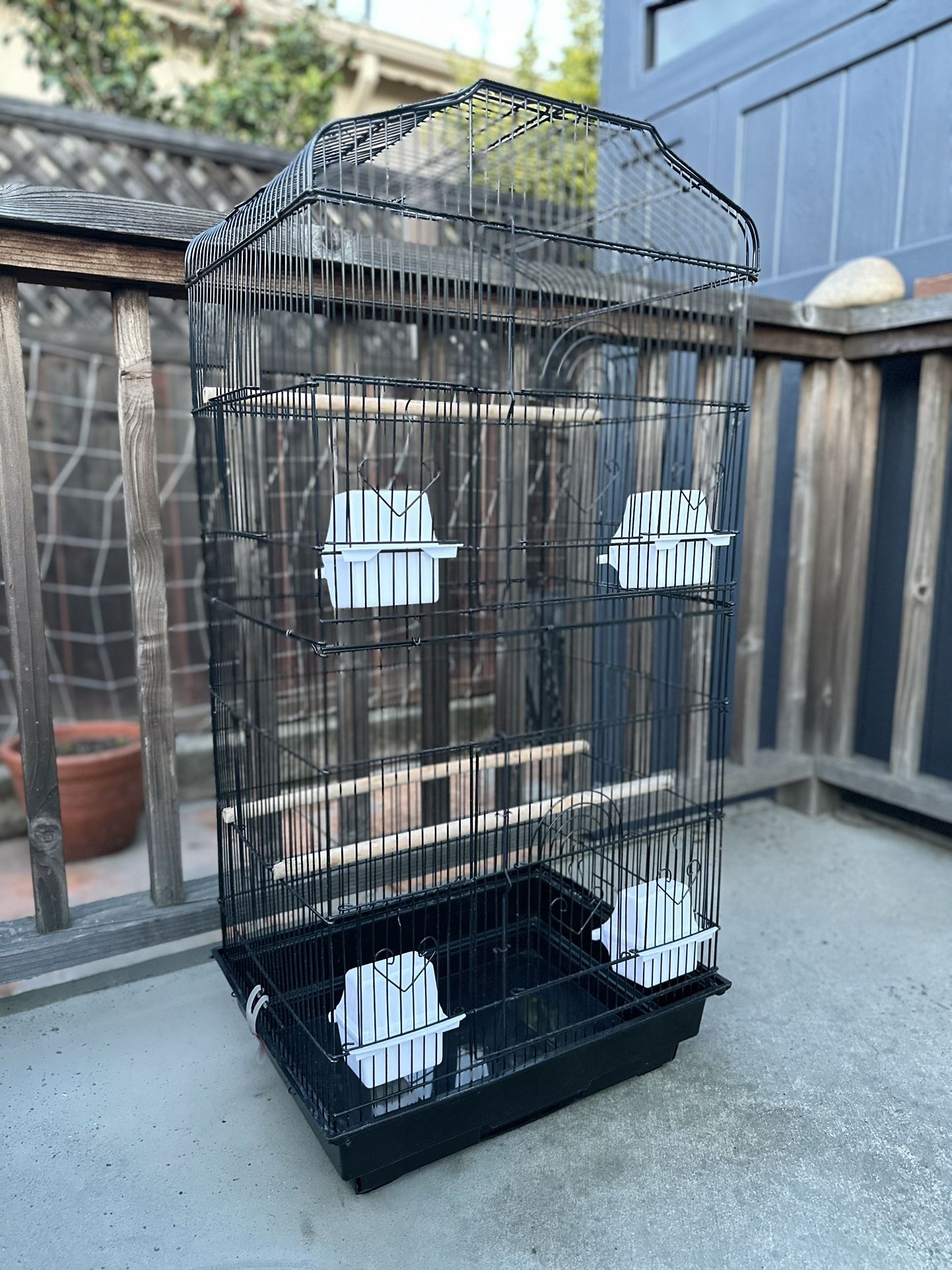 Bird Cage / Medium Size Bird Cage
