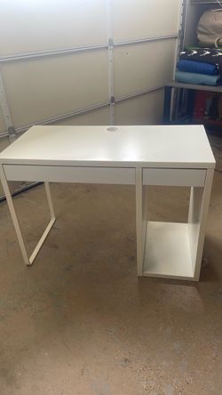 IKEA desk functional and easy to transport