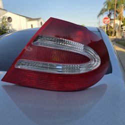 MERCEDES CLK Right Passenger Tail Light Assembly