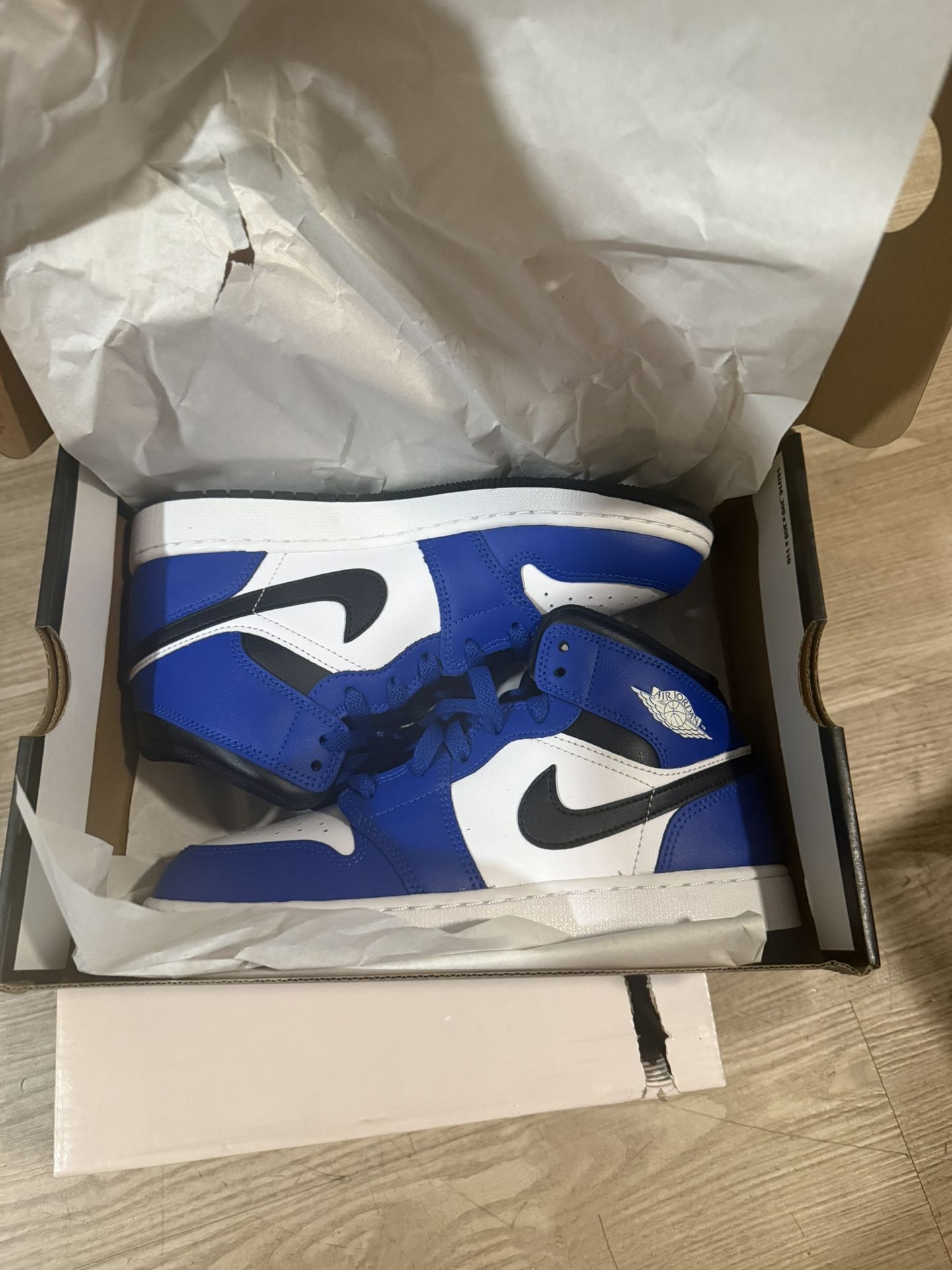Air Jordan 1 (size 6Y) Big Kids