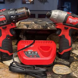 Milwaukee M12 Impact & Driver Kit