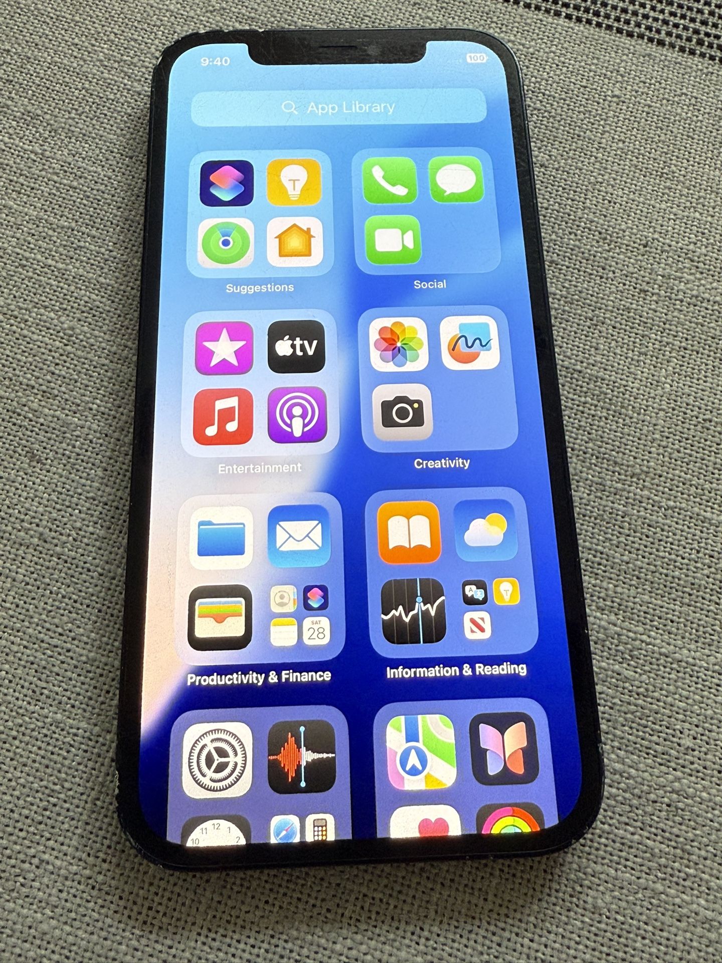 iPhone 12 - 64GB. 