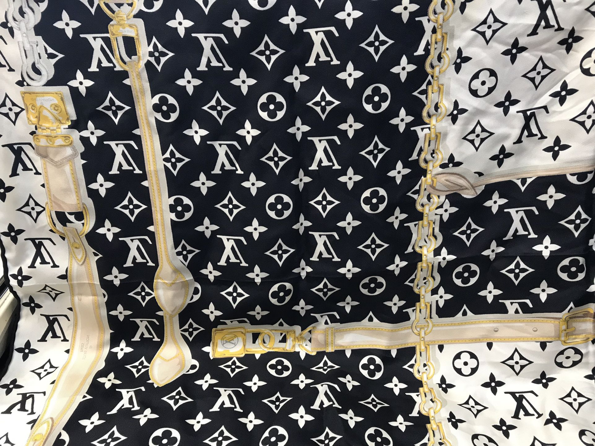 Brand New Louis Vuitton Monogram Bandana Short-Sleeved Shirt (Size: Medium)  for Sale in Valley Stream, NY - OfferUp