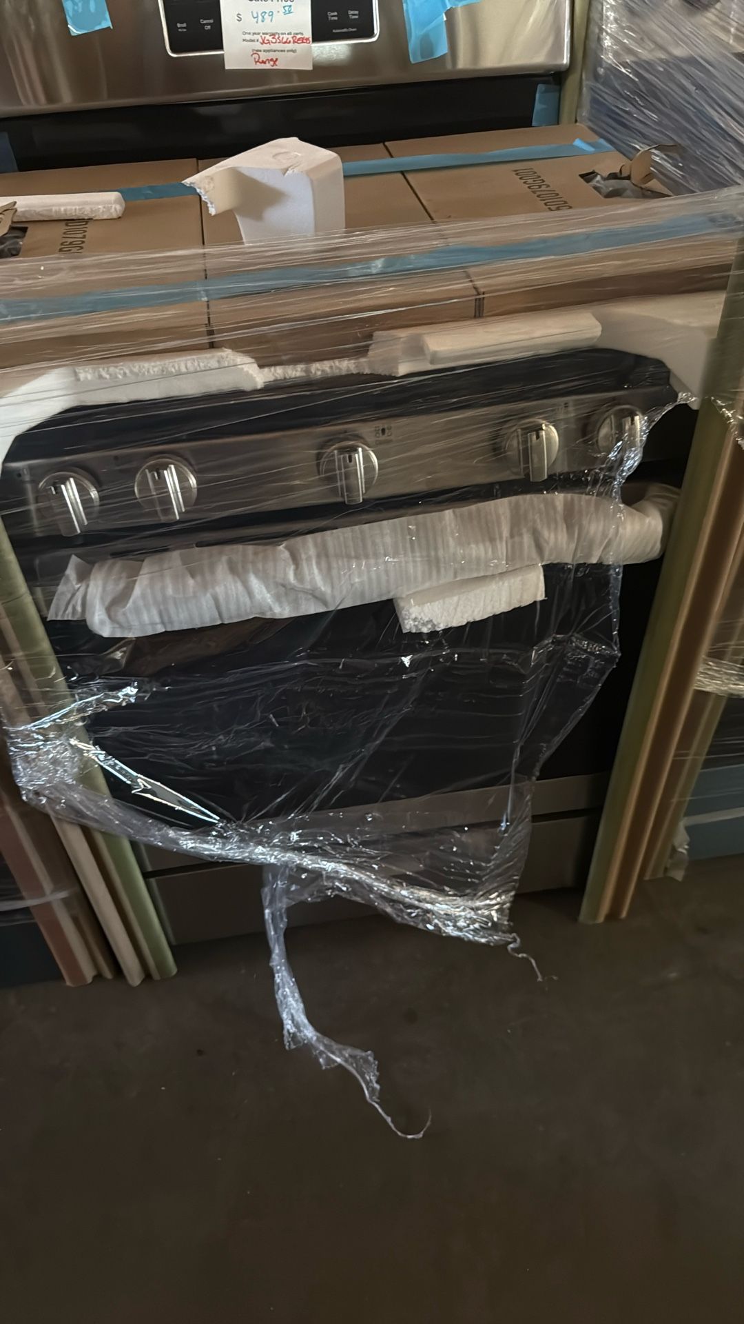 GE Stove - New With Warranty