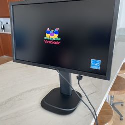 ViewSonic Computer Monitor! Vertical And Horizontal, Adjustable Height. 