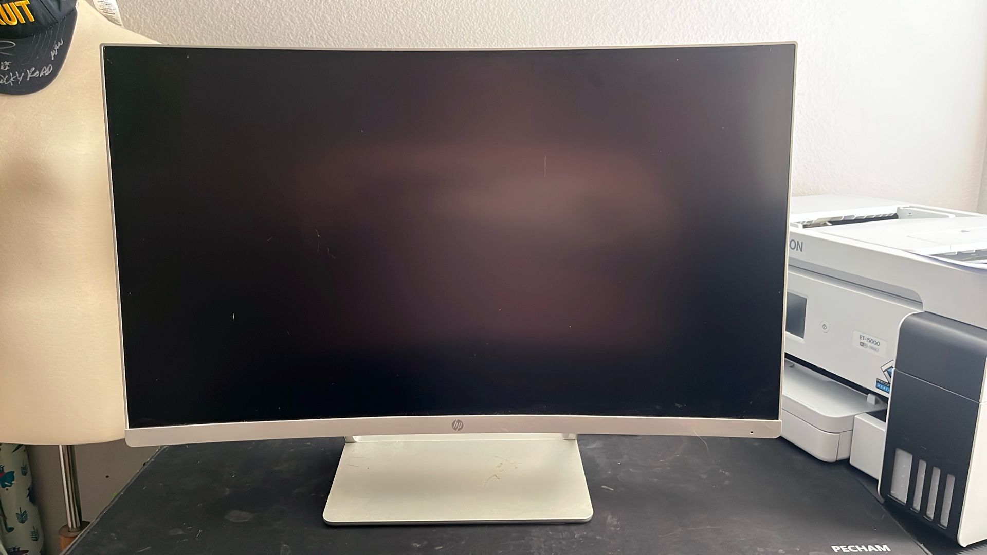HP 27 Inch curved Monitor Display