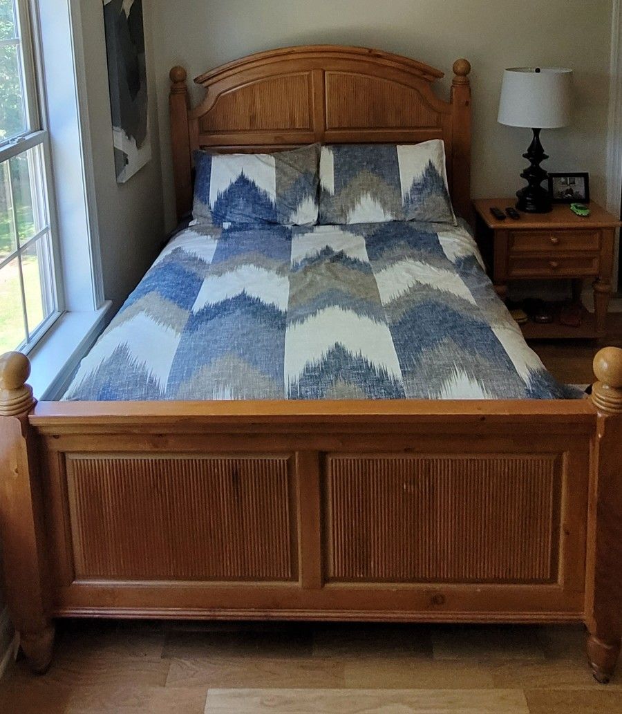 Full or Queen Bedroom Set