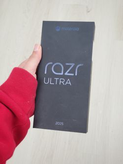 Motorola - Razr Ultra 7" 2025 512GB (Unlocked) Pantone Scarab Brand New