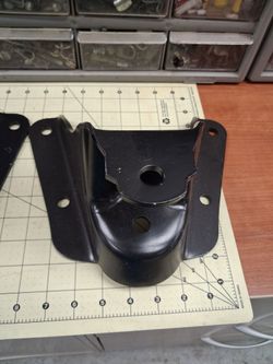 Leaf spring brackets