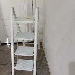 New White 4-step Ladder