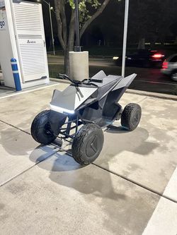 Tesla CyberQuad for Kids LIKE NEW