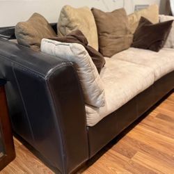 Leather Sofa With 4 Big And 2 Small Pillows 