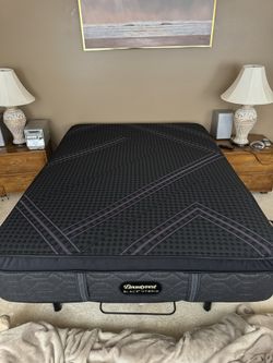 New Top-Of-The-Line Beautyrest Queen Mattress with Adjustable Bedframe