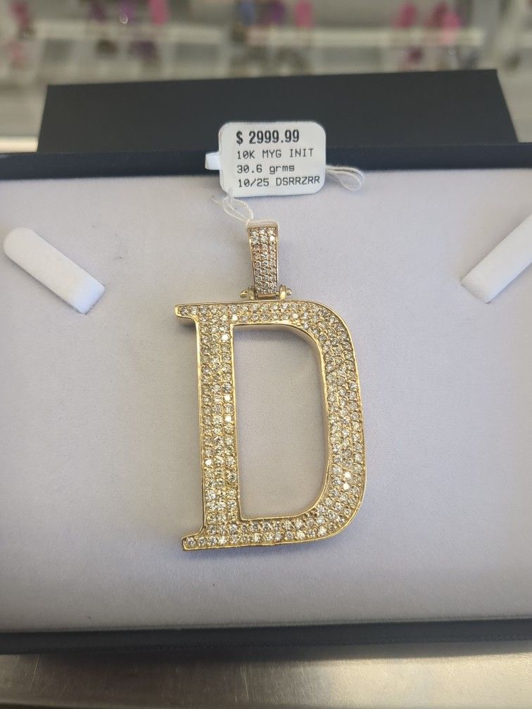 10k Solid Gold Diamond Pendant 30 .6 Grams Layway Available 10% Down If You Interested Please Make Sure You Ask For Maribel Thank You 