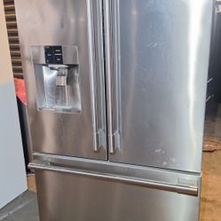 36"WIDE APARTMENT REFRIGERATOR ( DELIVERED)