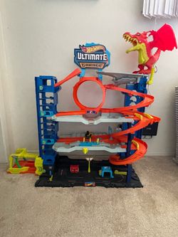 Hot Wheels Ultimate Garage — Used, Like New