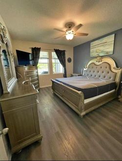 AWESOME QUEEN AND KING BEDROOM SET📍