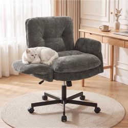 BLACK DESK CHAIR - NEW IN BOX
