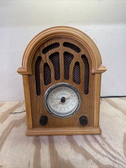 Vintage classic collection brand am FM radio table top plug in with wooden cabinet located in palm springs ca