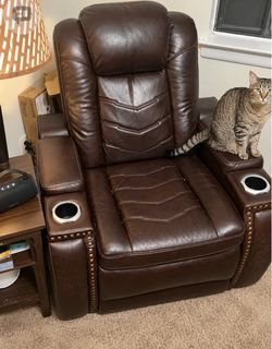 Title: Power Recliner with Cupholders & Storage – $150 OBO