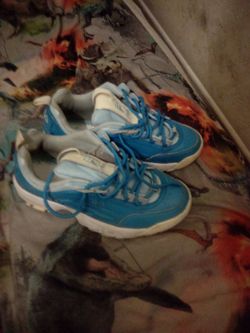 Blue fila size 8