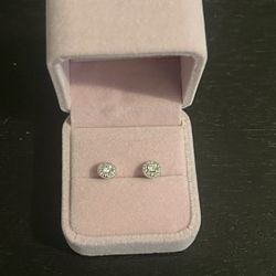 14k White Gold Stud Earring W/ Diamonds