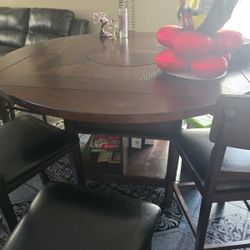 Round Table 