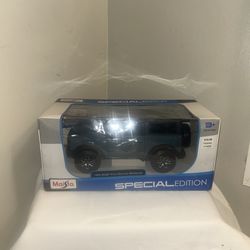 NEW SPECIAL  EDITION 1.24 / 2021 DIECAST METAL FORD BRONCO BADLANDS