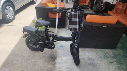 Ebike in brand new condition with charger and lock