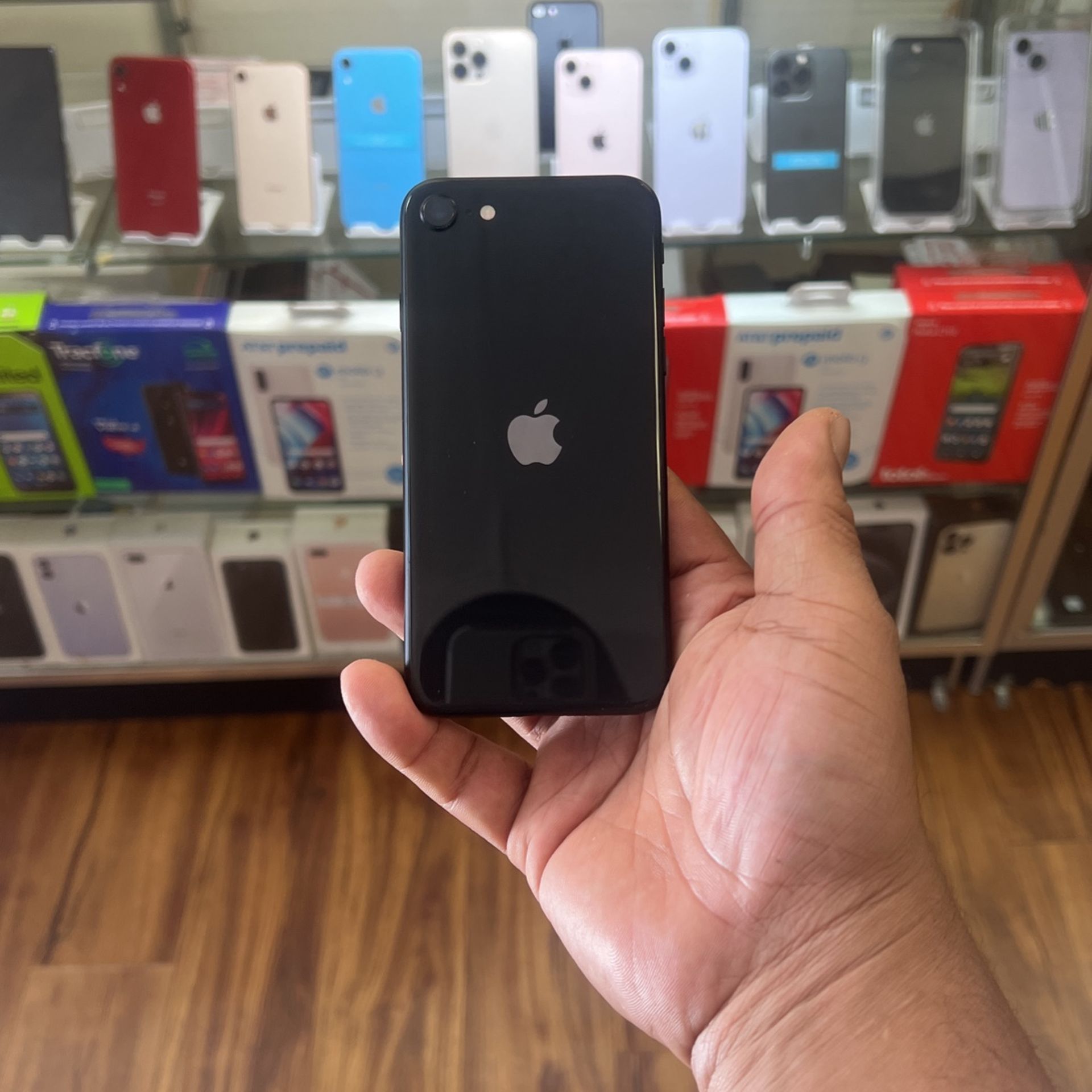 iPhone Se 2nd Gen For Tracfone 64GB