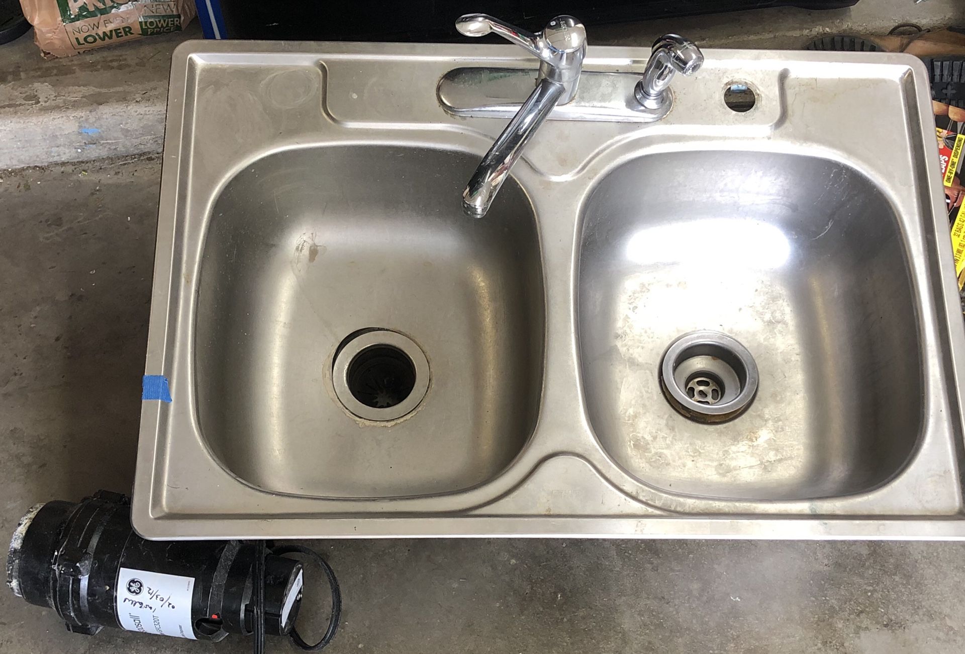 Moen double kitchen sink, faucet & garbage disposal