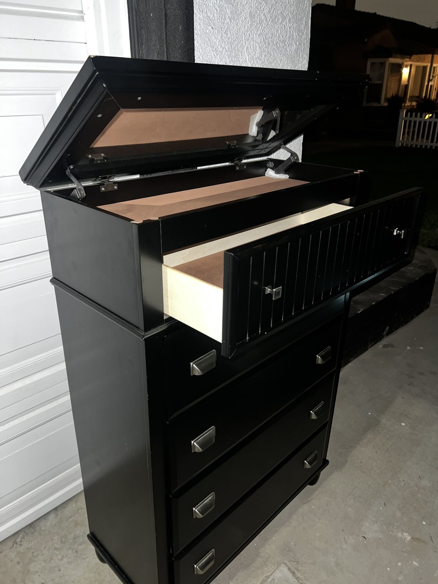 Black Dresser With Mirror and Secret Drawer on the top Cajonera