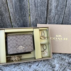 Coach Boxed Mini Cardholder And Strap + Charm