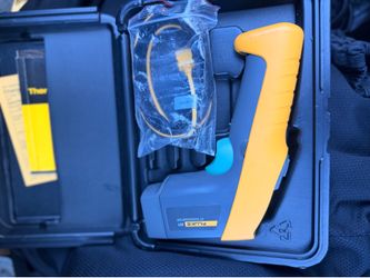 Fluke 561 Infrared and Contact Thermometer