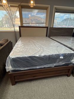 Queen Size bed With Mattresses
