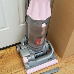 NEW cond DYSON DC7 MODEL VACUUM WITH ATTACHMENTS  , AMAZING POWER SUCTION  , WORKS EXCELLENT  , IN THE BOX 