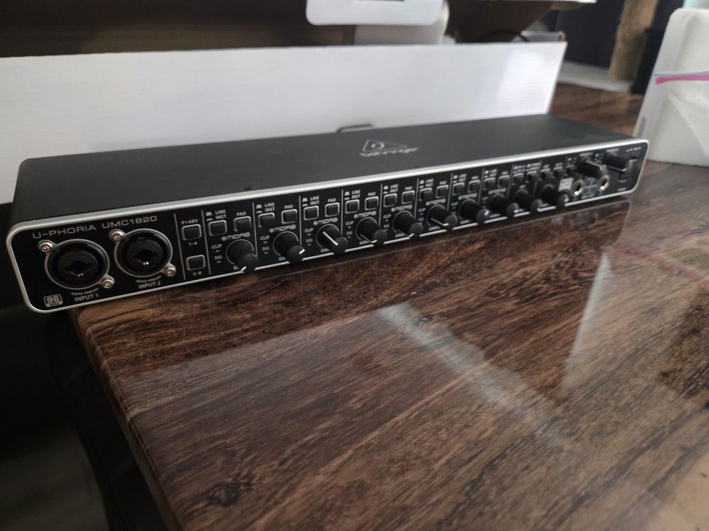 Behringer U-PHORIA UMC1820 Audio Interface