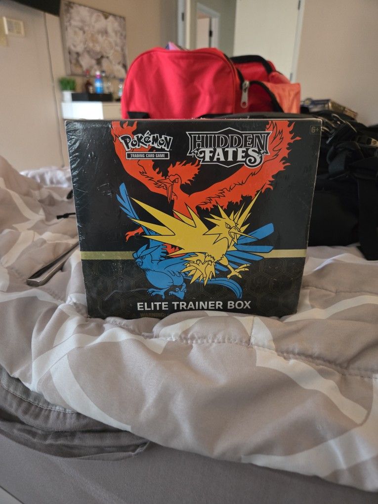 Hidden Fates Elite Trainer Box Pokemon