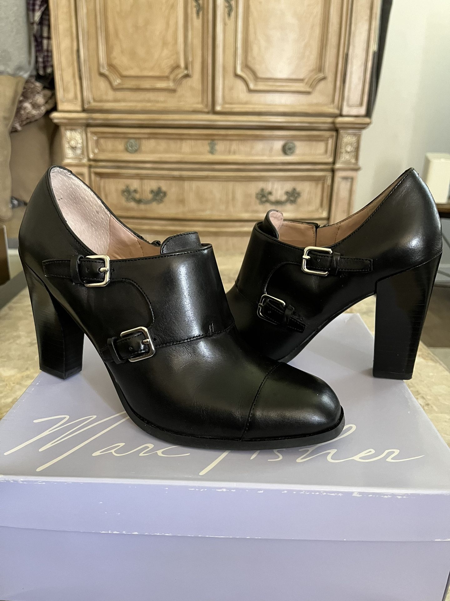 NEW - Marc Fisher Women’s Black Leather Casual Pump Size 7 from Macys 