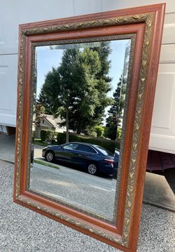 Beautiful Walll Decor Mirror In Excellent Condition 