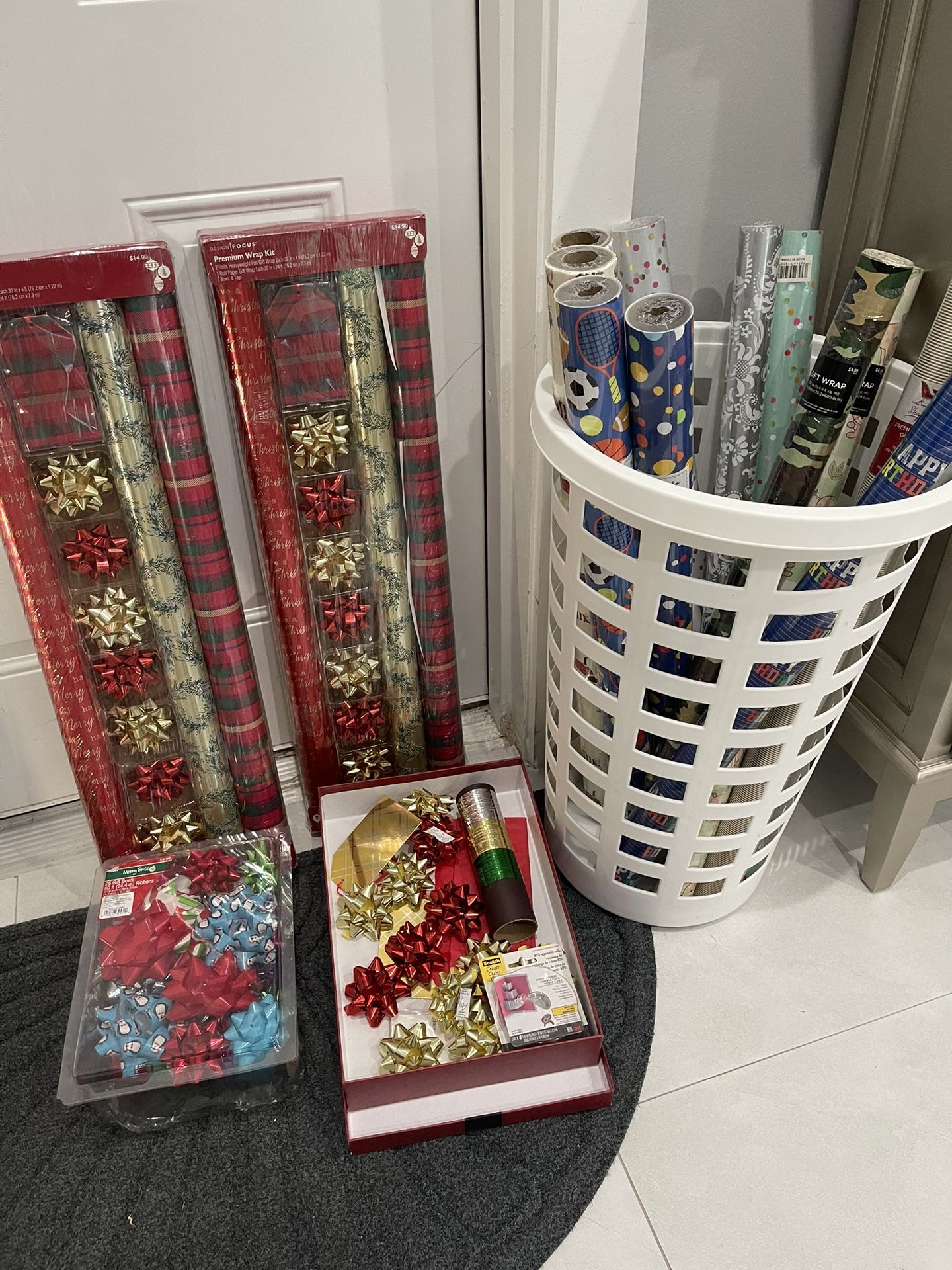 Birthday Christmas Holiday Gift, Wrapping Bows, Etc. $30 For All. Pick Up In Jupiter