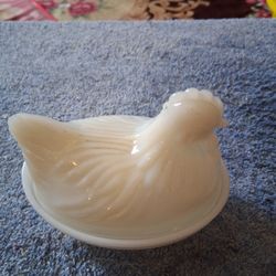 VINTAGE  WESTMORELAND HEN 