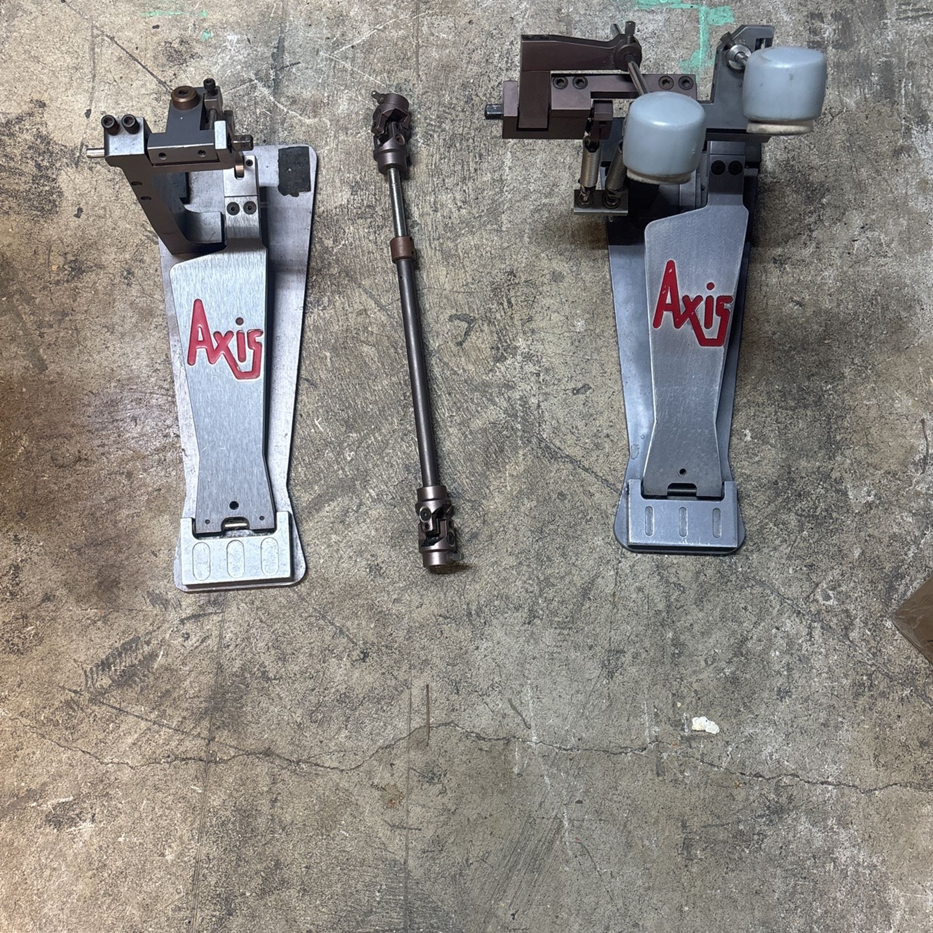 Axis direct drive double bass pedals