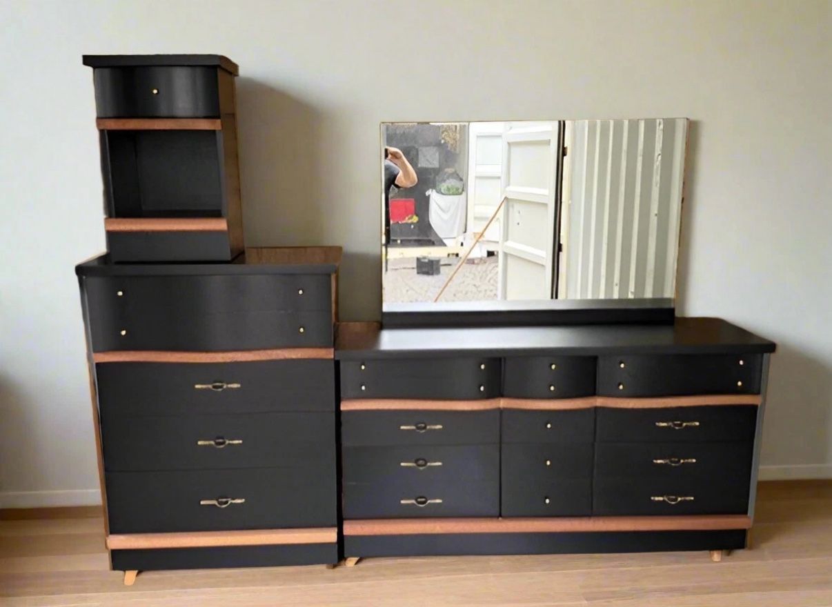 4 Piece Vintage 60โs Mid Century Modern Bedroom Set
