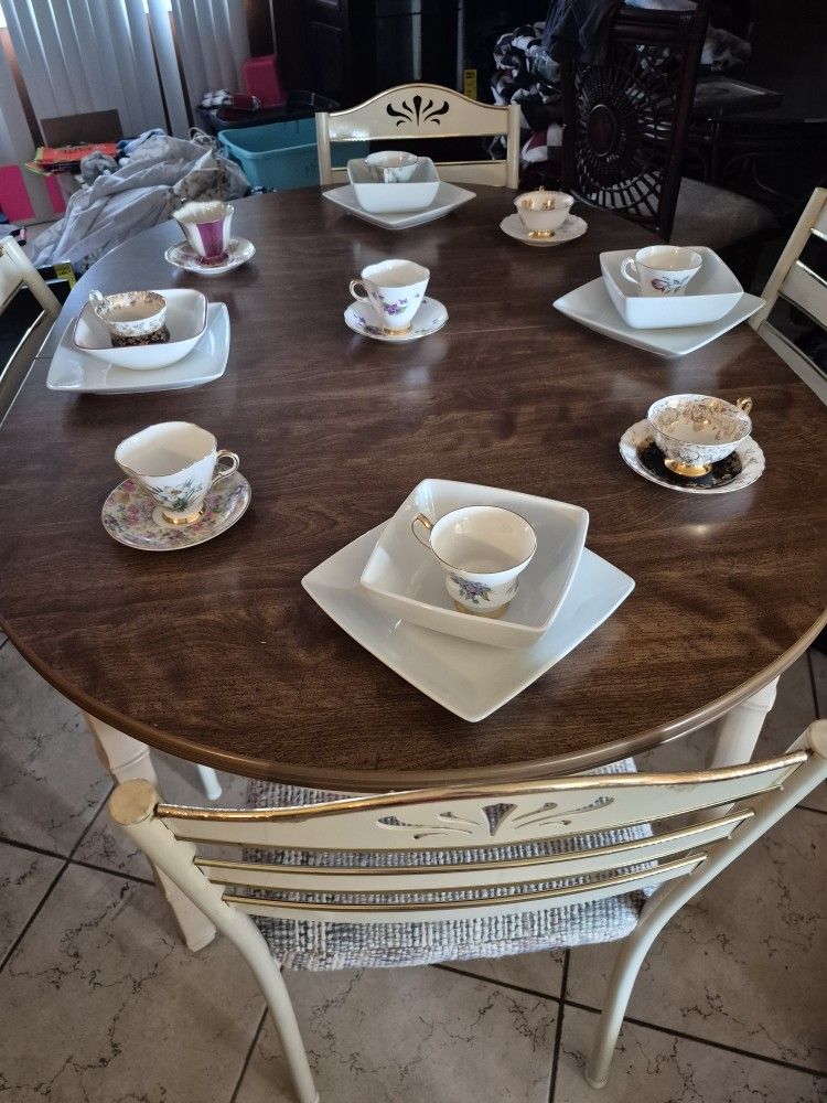 Table With Chairs. Dish Set