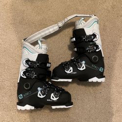 Women’s Ski Boots - Size 5/5.5