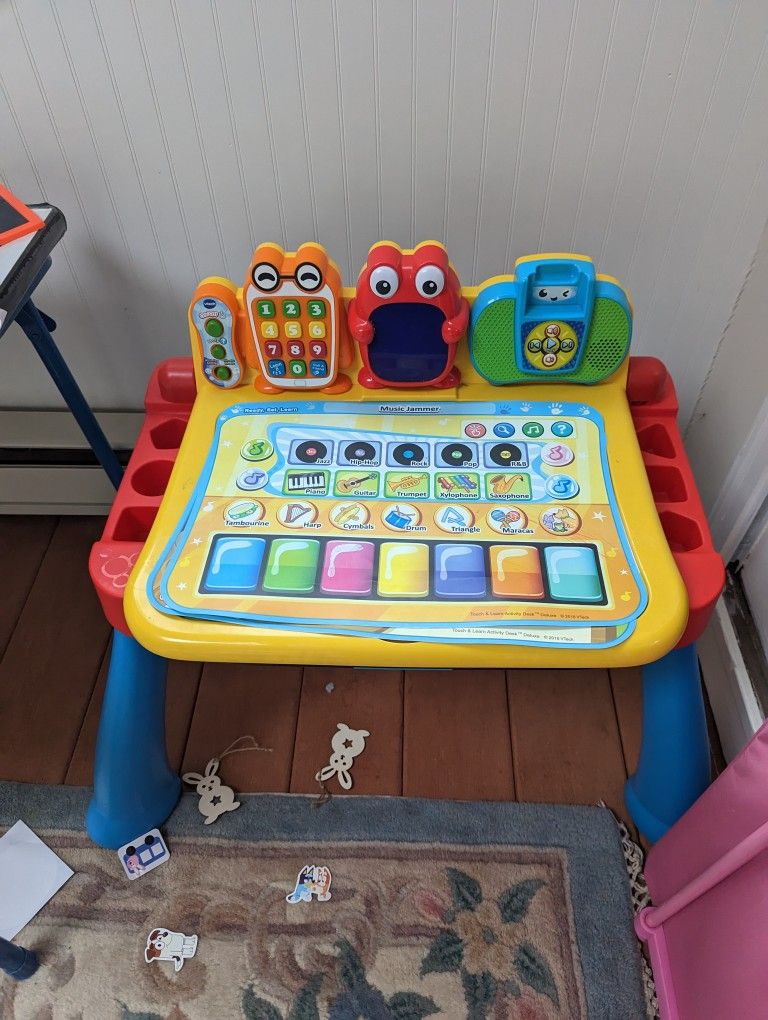 VTech kids learning table and drawing easel. Used for a year. No batteries. Both for $10