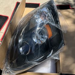 2004-2015 Volvo Right Side Headlight Brand New 