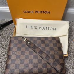 Louis Vuitton brown checkered purse with wallet for Sale in Las Vegas, NV -  OfferUp