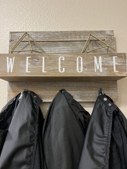 Welcome Hanging Shelf 